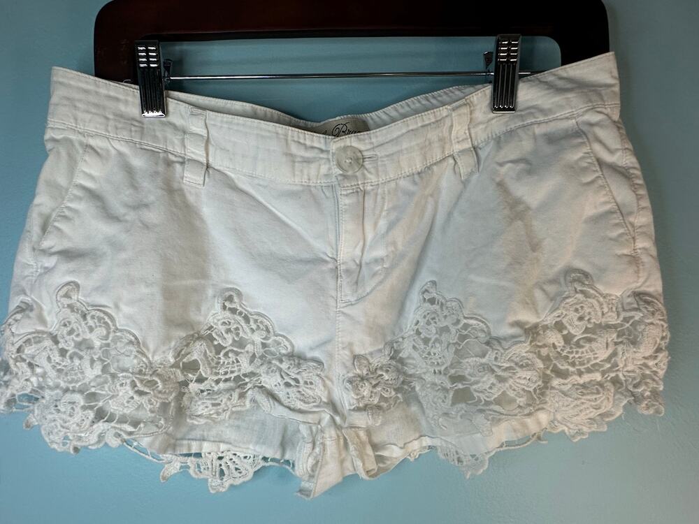 Lucky Brand white shorts intricate lace embroidery accents on hem 27